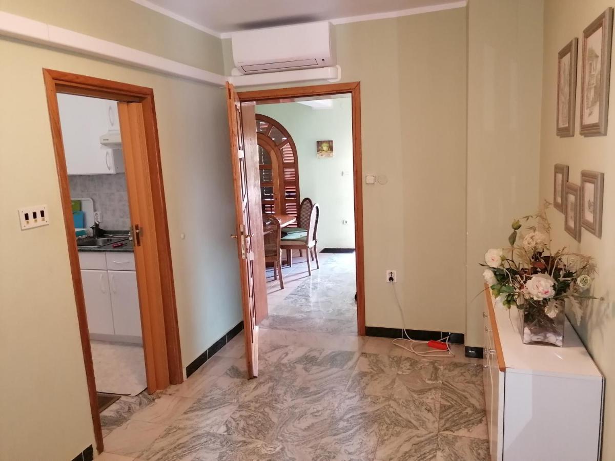 Near Beach - Apartments Marica Ровинь Экстерьер фото