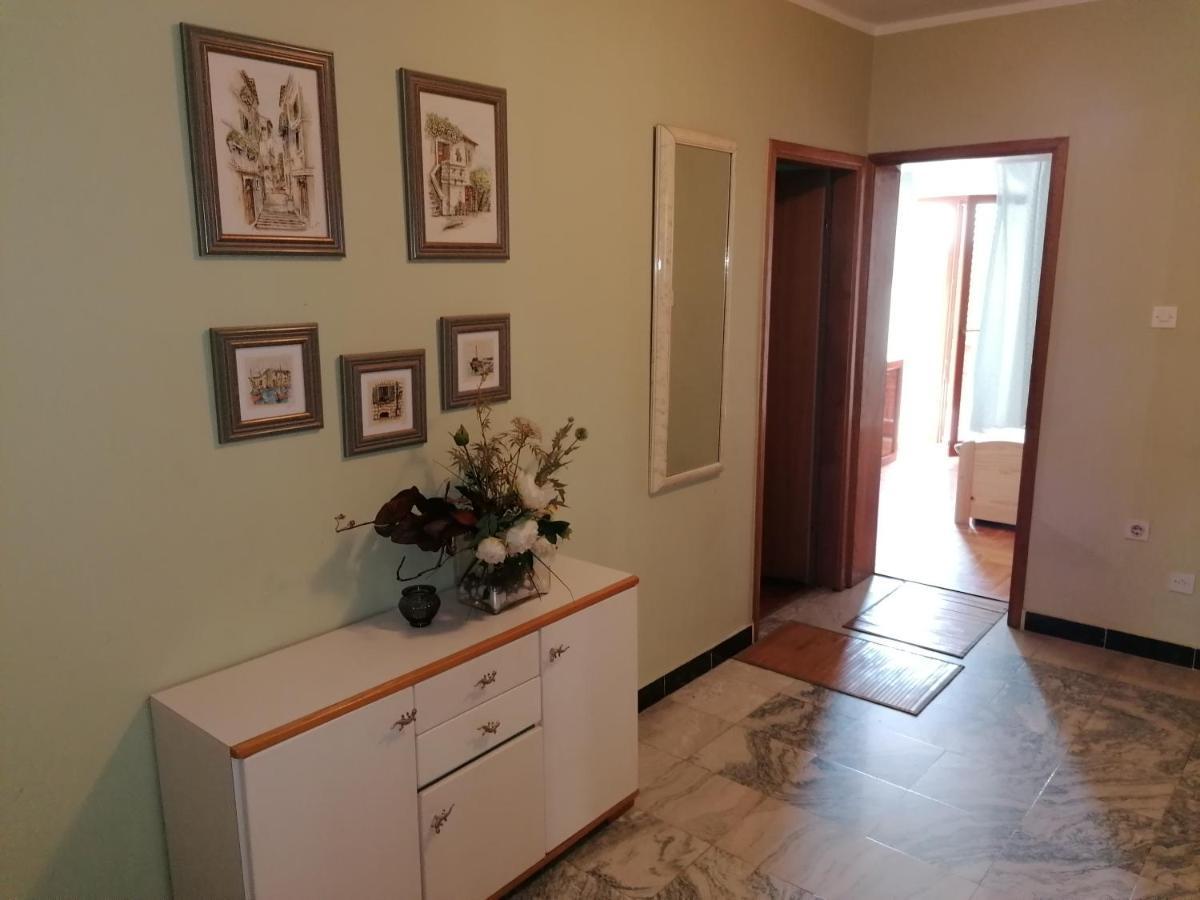 Near Beach - Apartments Marica Ровинь Экстерьер фото