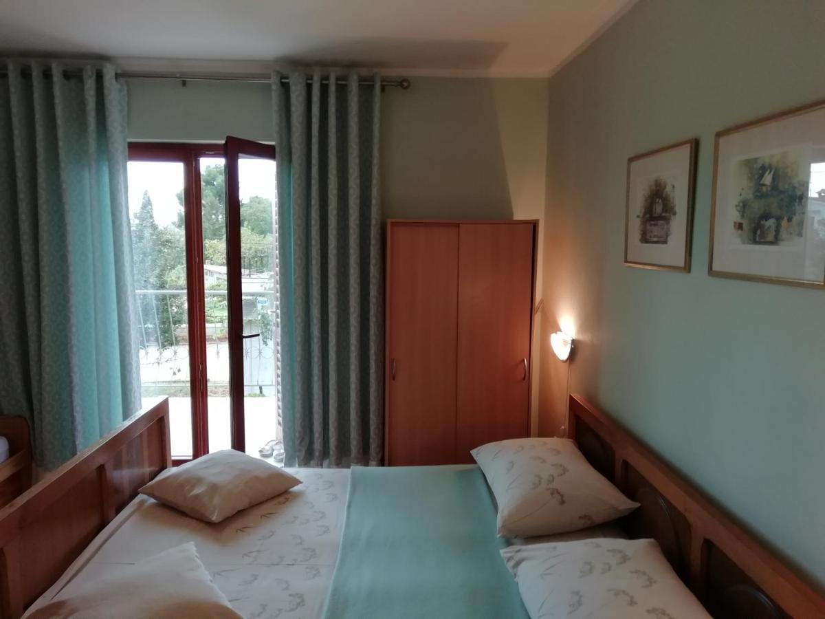 Near Beach - Apartments Marica Ровинь Экстерьер фото