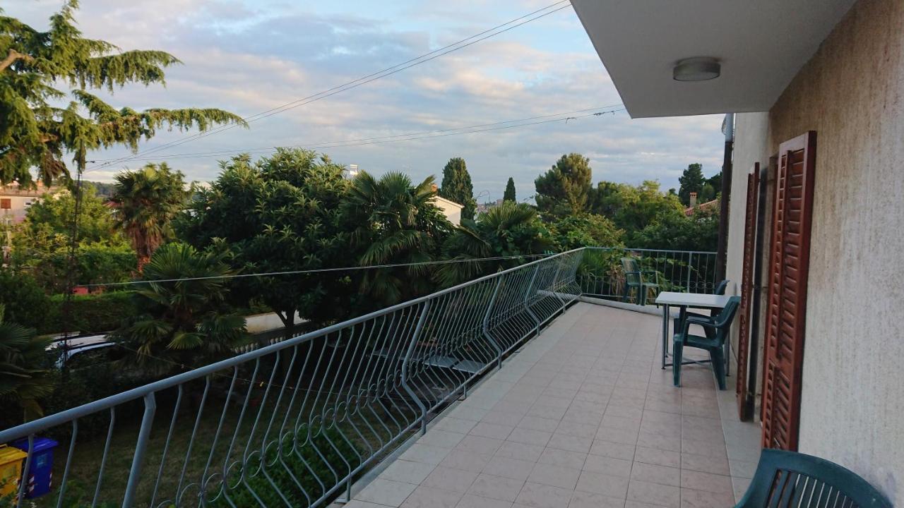 Near Beach - Apartments Marica Ровинь Экстерьер фото