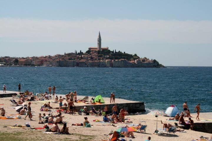 Near Beach - Apartments Marica Ровинь Экстерьер фото