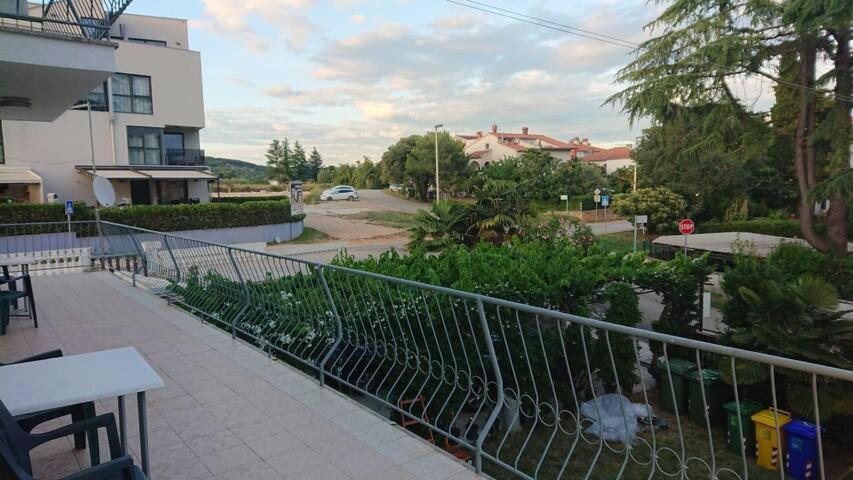 Near Beach - Apartments Marica Ровинь Экстерьер фото