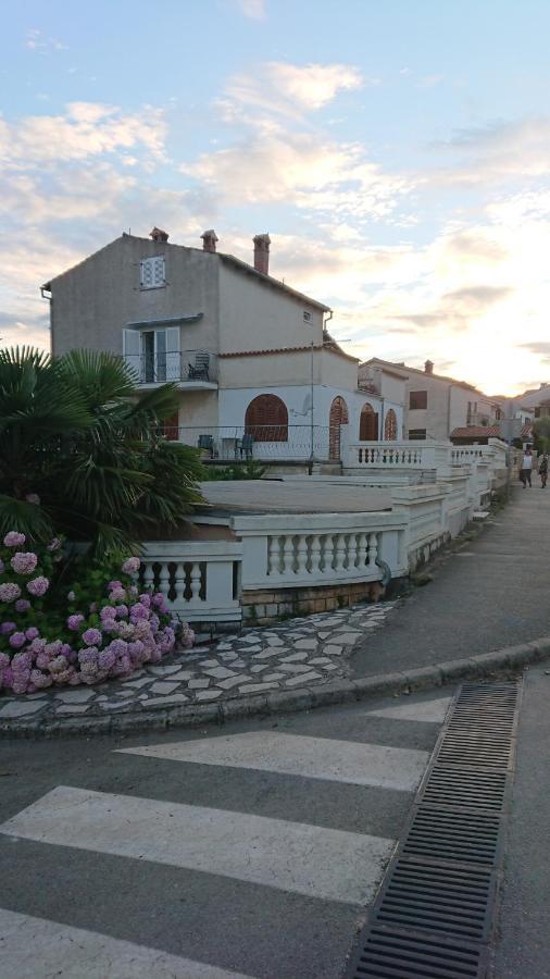 Near Beach - Apartments Marica Ровинь Экстерьер фото