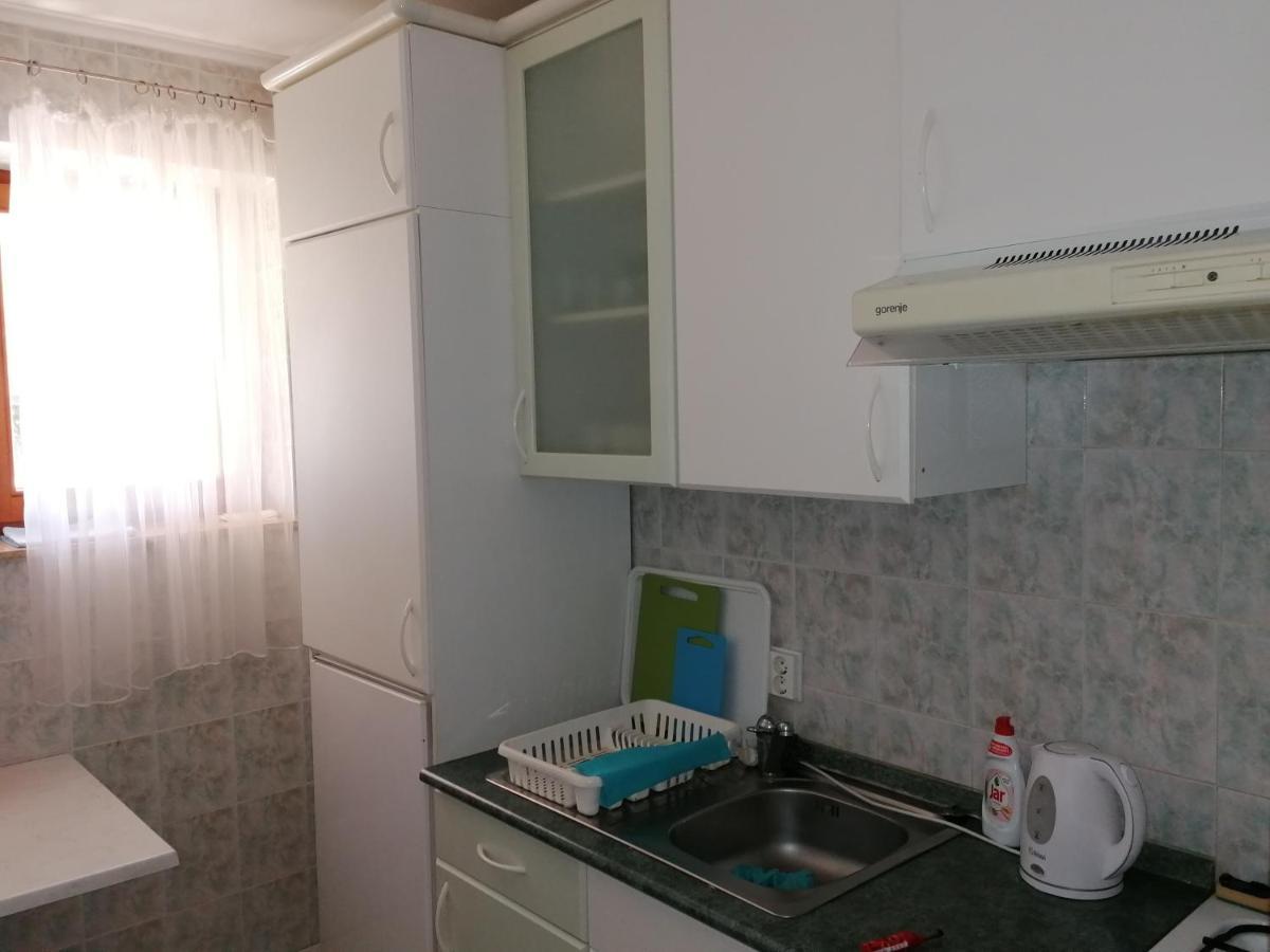 Near Beach - Apartments Marica Ровинь Экстерьер фото