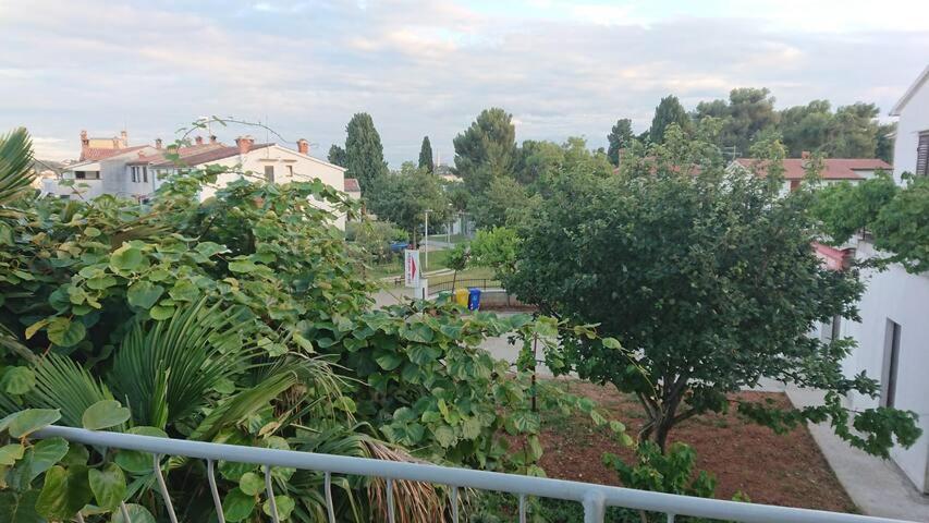 Near Beach - Apartments Marica Ровинь Экстерьер фото